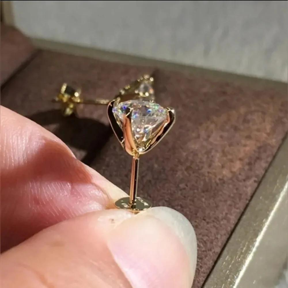 Sparkling Zircon Stud 925 Silver Plated copper earrings. GOLD OR SILVER - Picture 2 of 6